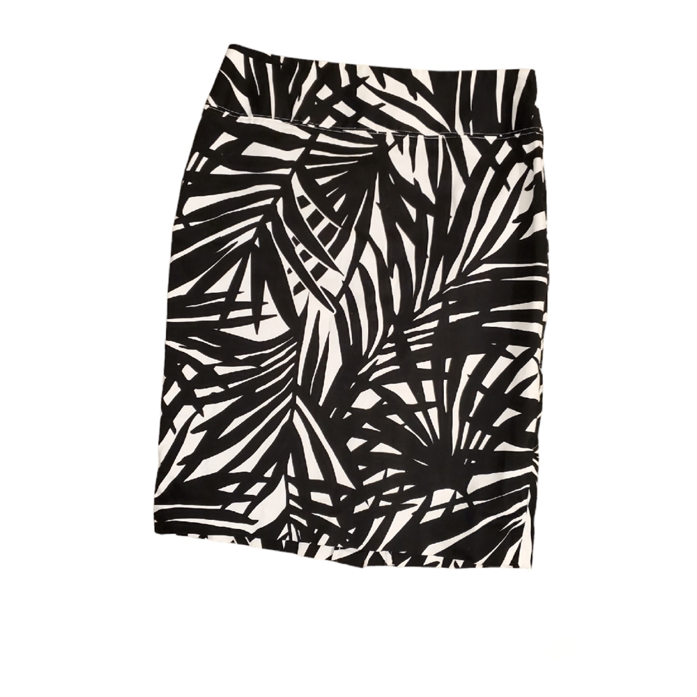 Alfani pencil skirt black and white print size 4 petite